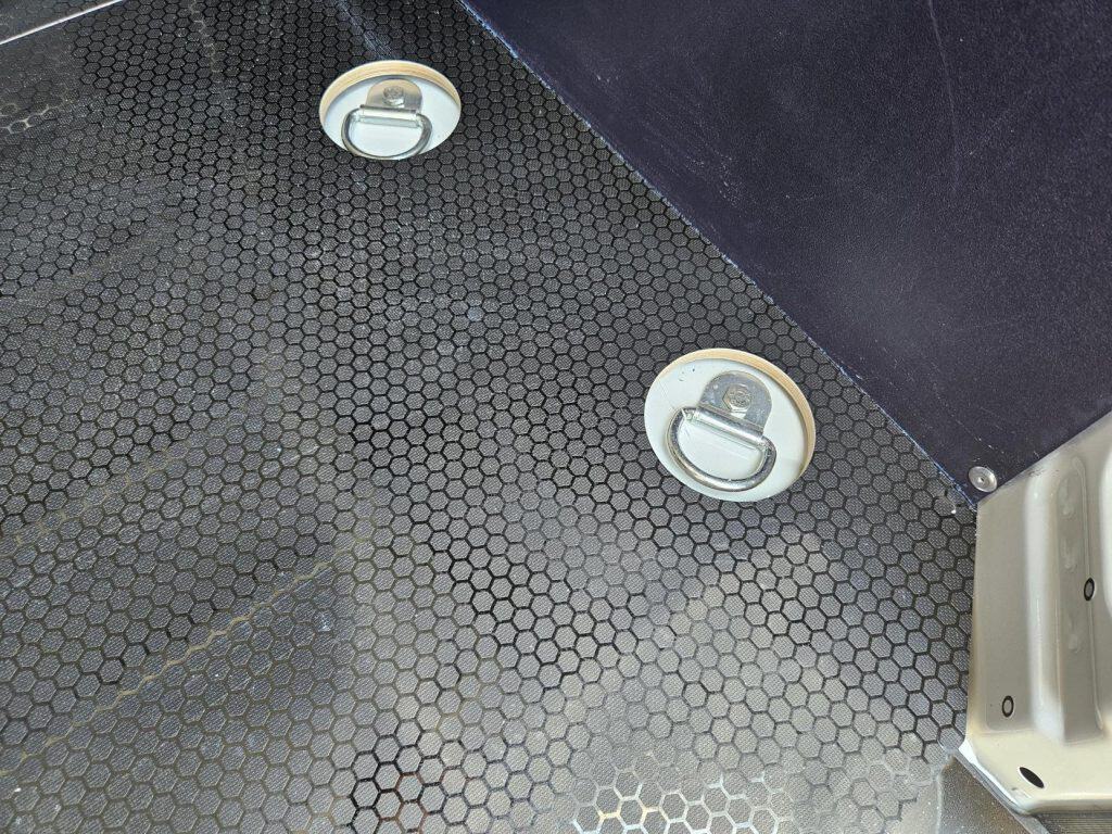 Iveco Daily, van flooring material