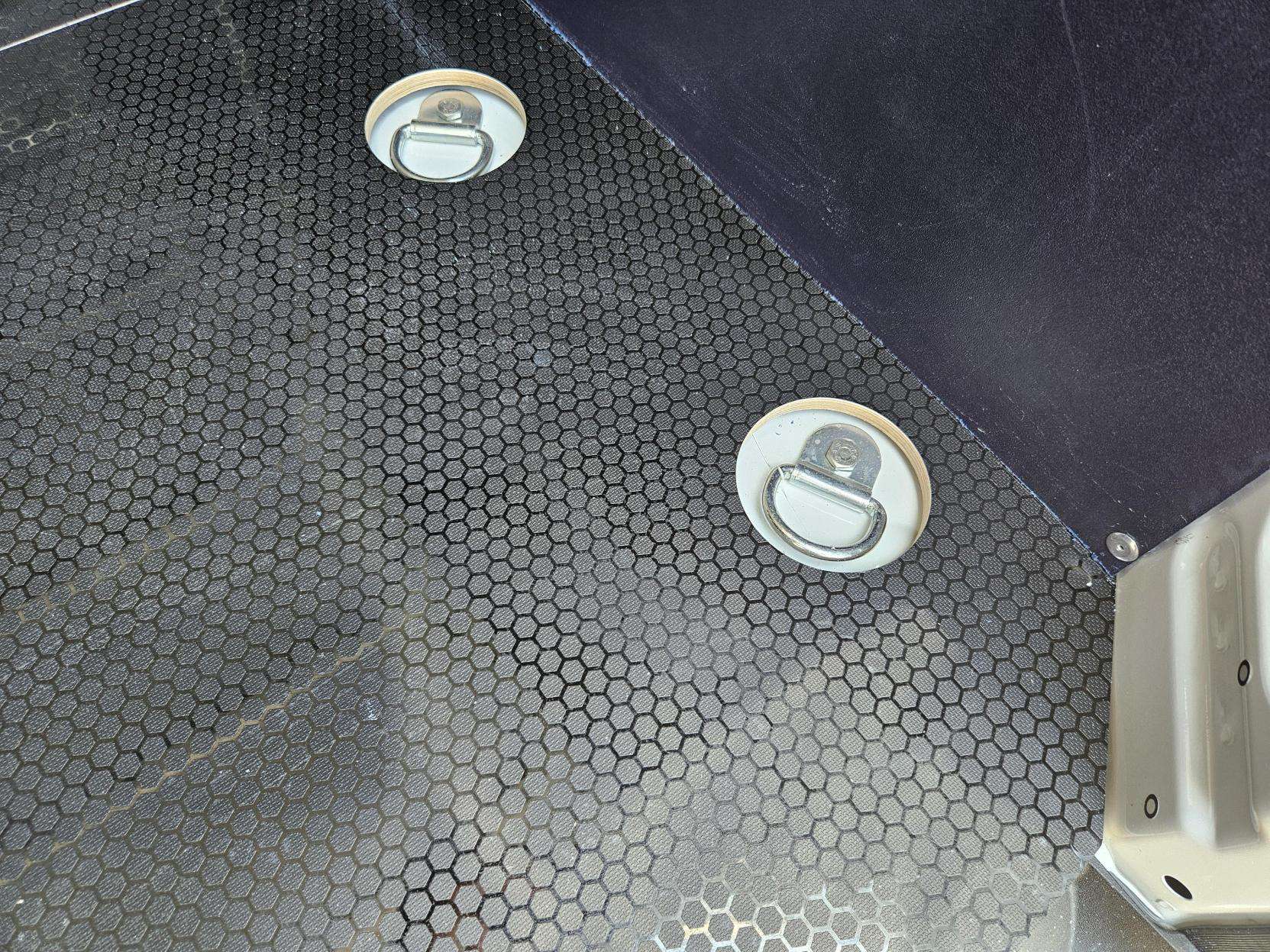 Iveco Daily, van flooring material